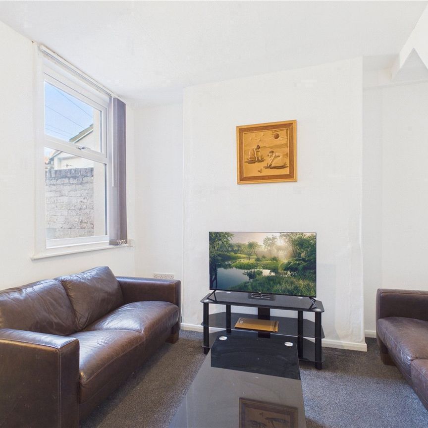 3 Bedroom Terraced - Photo 1