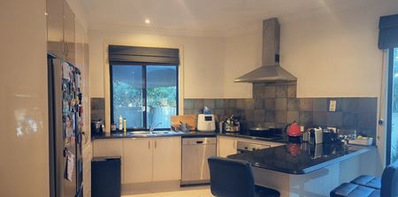 Beautiful Room with Private Bathroom and Living Area - Photo 5