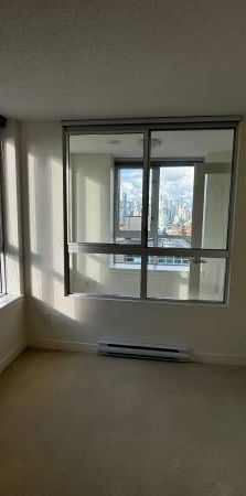 Cozy 1 bedroom for rent near VGH - Photo 1