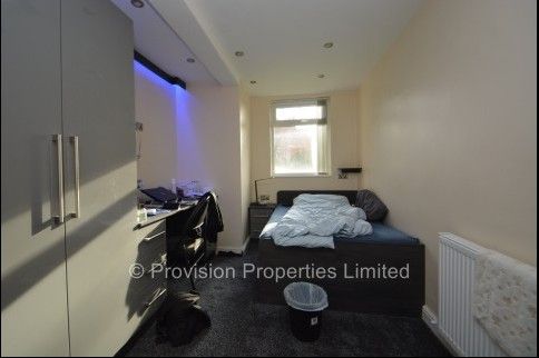 4 Bedroom Flats in Leeds - Photo 1