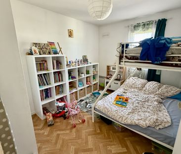 Location Appartement 4 pièces 77m² HYERES 83400 - Photo 3