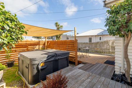 Gorgeous Standalone Cottage in New Brighton! - Photo 3