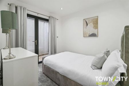 4 bedroom link detached house to rent - Photo 5