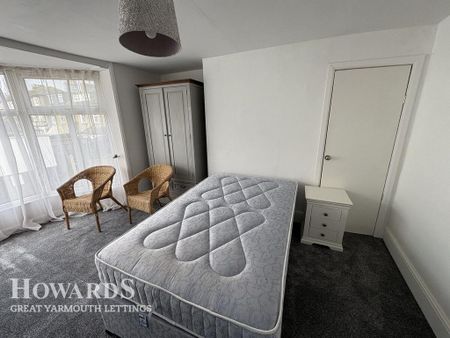 4 bedroom terraced house to rent - Photo 3