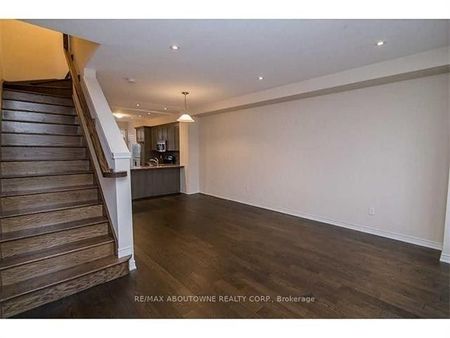 Townhouse For Lease | X8131242 - Photo 2