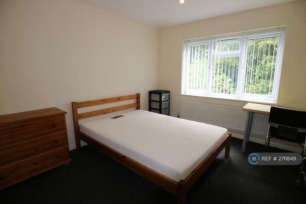 3 bedroom flat to rent - Photo 1