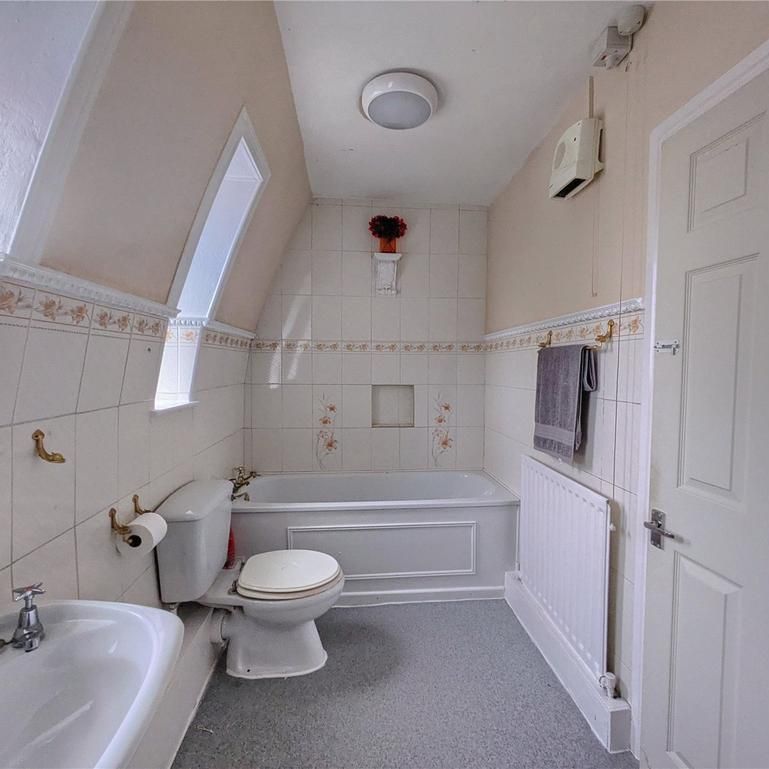 3 bedroom semi-detached house to rent - Photo 1