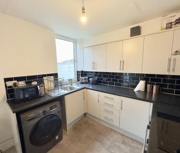 3 bedroom semi-detached house to rent - Photo 3