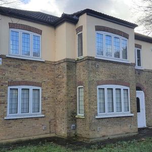 High Street, Cranford, TW5 - Photo 2