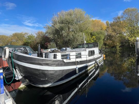 1 Bed House Boat, Henley Road, RG4 - Photo 1