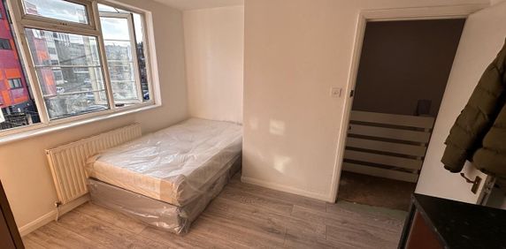 Studio Flat, Village Way East, HA2 - Photo 2