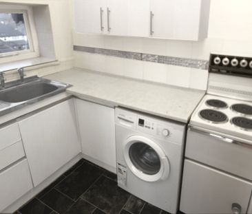 **STYLISH** Spacious, FULLY FURNISHED 1 Bedroom Apartment *Private Parking* Close to City Centre, HOSPITALS & UNIVERSITIES. STUDENTS** - Photo 2