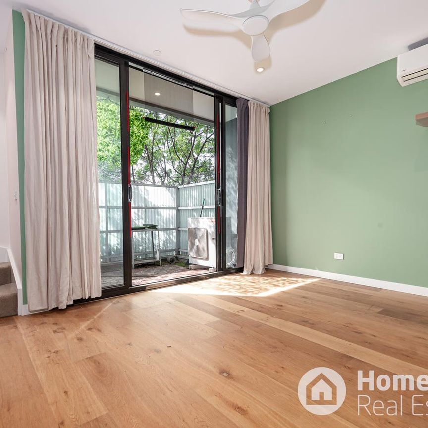 Modern Apartment with Easy Access to Everything - Photo 1