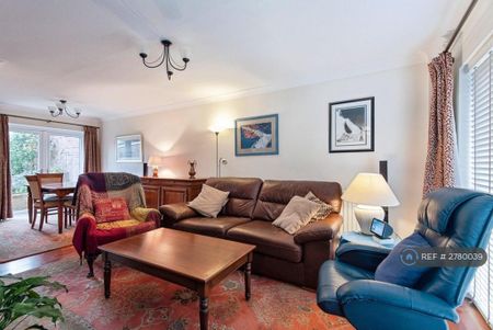 3 bedroom semi-detached house to rent - Photo 2