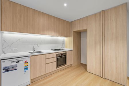Renovated 1-Bedroom + Study in the Heart of St Kilda - Photo 2