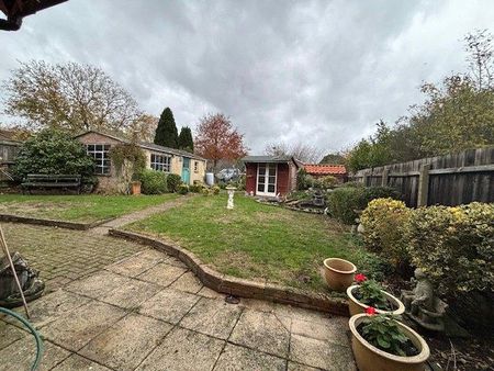 1 bedroom in a house share to rent - Photo 4