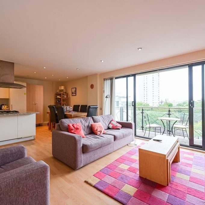 2 bedroom flat to rent - Photo 1