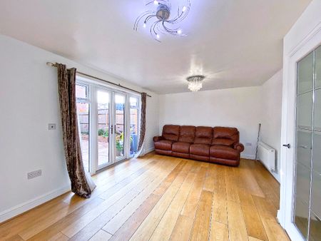 Grant Drive, Church Crookham, Fleet, Hampshire, GU52 - Photo 2