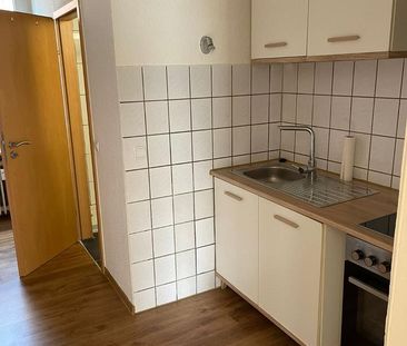 Helle 1,5 Zimmer-EG-Wohnung, Einbauküche, Waschmachine u Trockner - Foto 1