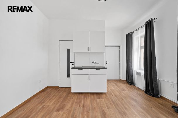 Pronájem bytu 1+kk a garsoniéry 20 m², Dr. E. Beneše 240, Úpice - Photo 1