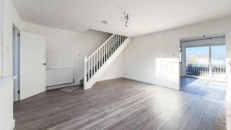3 bedroom House To Let - Photo 4