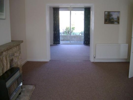 4 bedroom detached house to rent - Photo 1