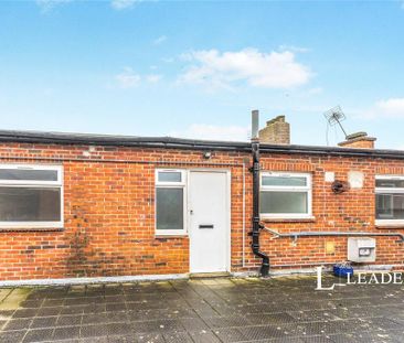 3 bedroom flat to rent - Photo 4
