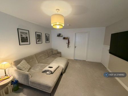 3 bedroom semi-detached house to rent - Photo 2