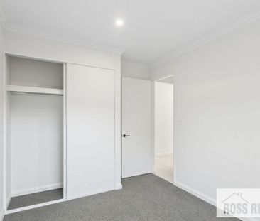 BRAND NEW MODERN HOME WITH QUALITY FINISHES! - Photo 3