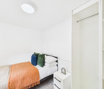 1 bedroom in a house share to rent - Photo 3