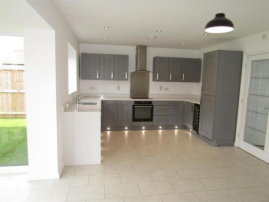 4 bedroom detached house to rent - Photo 1