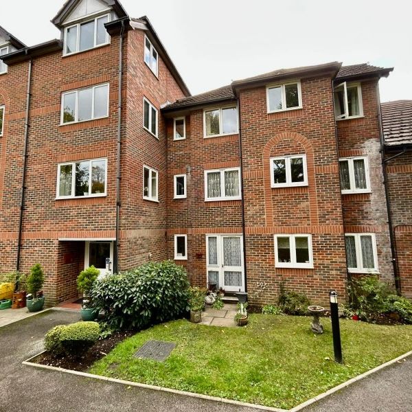 Meadsview Court, Farnborough - 1 bedroomProperty for lettings - Seymours - Photo 2