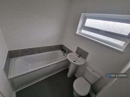 2 bedroom terraced house to rent - Photo 3