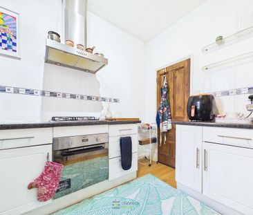 3 bedroom terraced house to rent - Photo 2