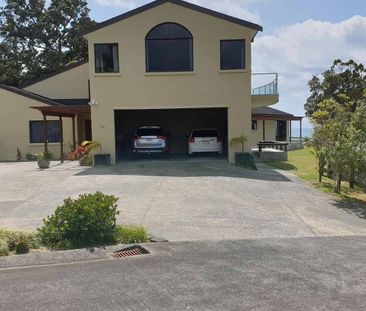 987 Hibiscus Coast Highway, Waiwera – Spacious Coastal Retreat with... - Photo 5