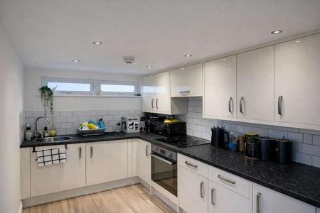 Tankerville Drive, Leigh-on-sea, SS9 - Photo 5