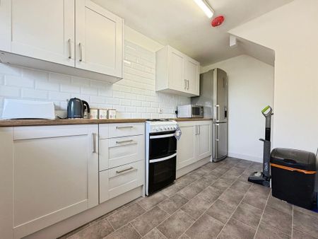 3 bedroom semi-detached house to rent - Photo 2