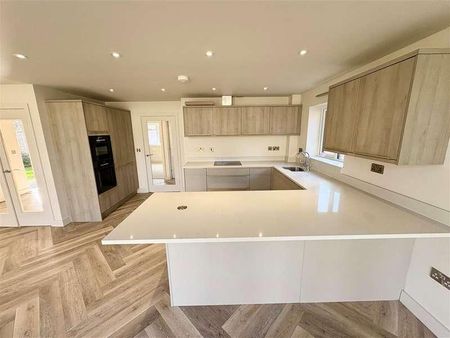 The Willows, Woodlinken Drive, Verwood, Dorset, BH31 - Photo 5