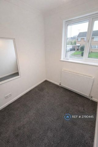 3 bedroom semi-detached house to rent - Photo 3