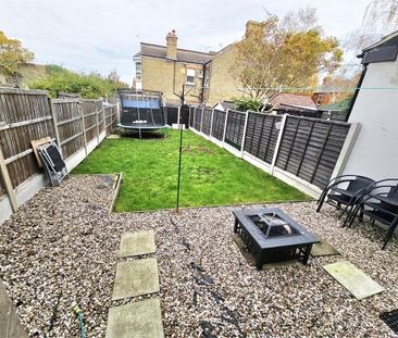 3 bedroom terraced house to rent - Photo 4