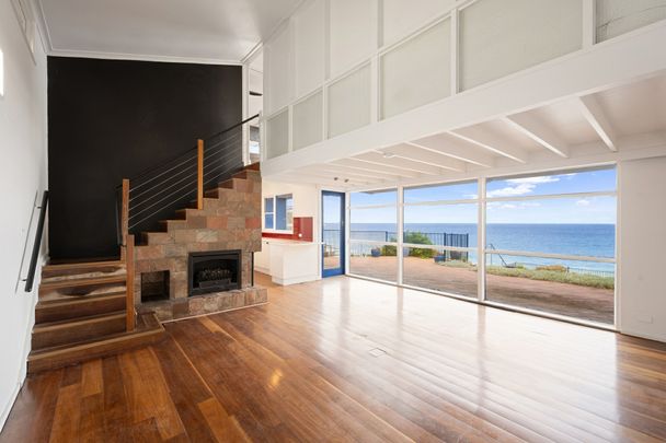 Sought after oceanfront home on Bilgola Beach - Photo 1