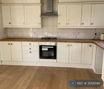 3 bedroom end of terrace house to rent - Photo 2