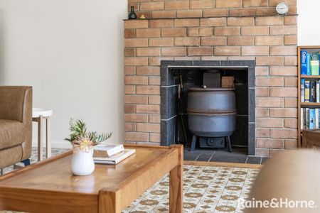 Charming Beach Cottage - A Short Stroll to Mollymook Beach! - Photo 5