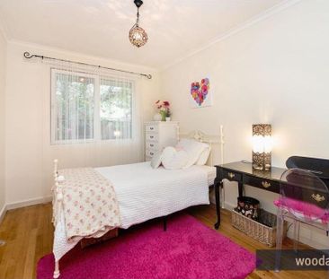 Modern Family Home - BOX HILL HIGH SCHOOL ZONE - Photo 2