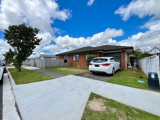 Beautiful 3 Bedroom House in Pukekohe - Photo 1