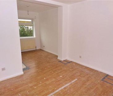 4 bedroom detached house to rent - Photo 2