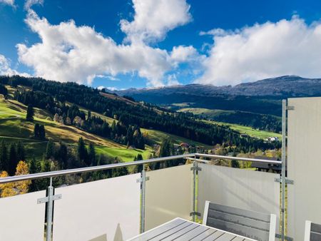 Bright and spacious 4.5 room penthouse apartment in a central location - Photo 4