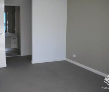 FURNISHED - 2 bedroom unit with Broadwater views - Photo 5