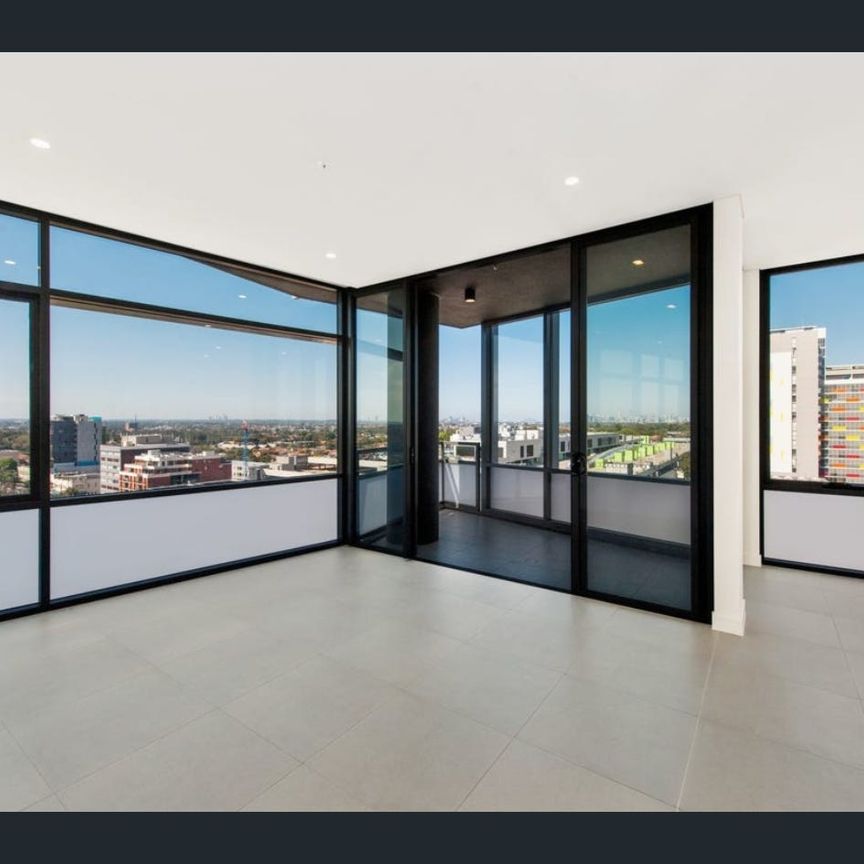 Modern 2 Bedroom Apartment with Stunning City & Harbour Views - Photo 1