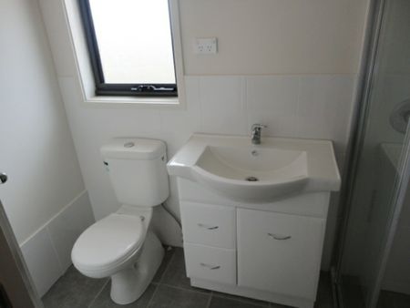 Modern 2 Bedroom Ensuite Home With Double Garage - Photo 3